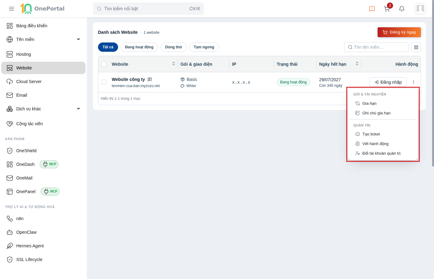 Menu hành động mở từ nút ba chấm trên một dòng website, khoanh đỏ toàn bộ menu gồm nhóm Gói & tài nguyên với Gia hạn, Ghi chú gia hạn, và nhóm Quản trị với Tạo ticket, Vết hành động, Đổi tài khoản quản trị