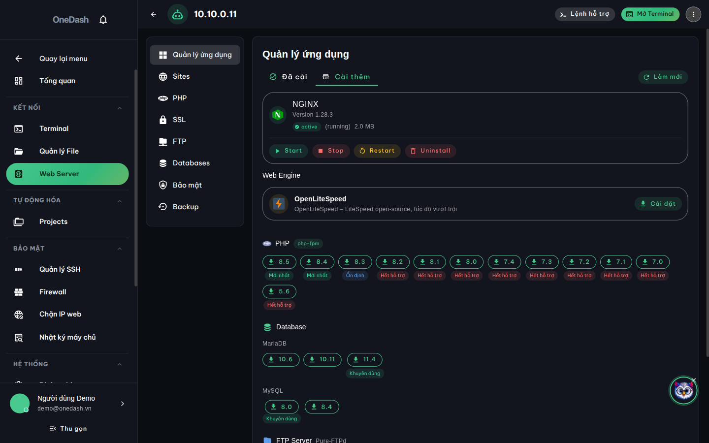 Tab Quản lý ứng dụng ở mục Cài thêm: NGINX đang chạy với các nút Start/Stop/Restart/Uninstall, lựa chọn OpenLiteSpeed, danh sách phiên bản PHP và các cơ sở dữ liệu MariaDB/MySQL kèm nút cài đặt