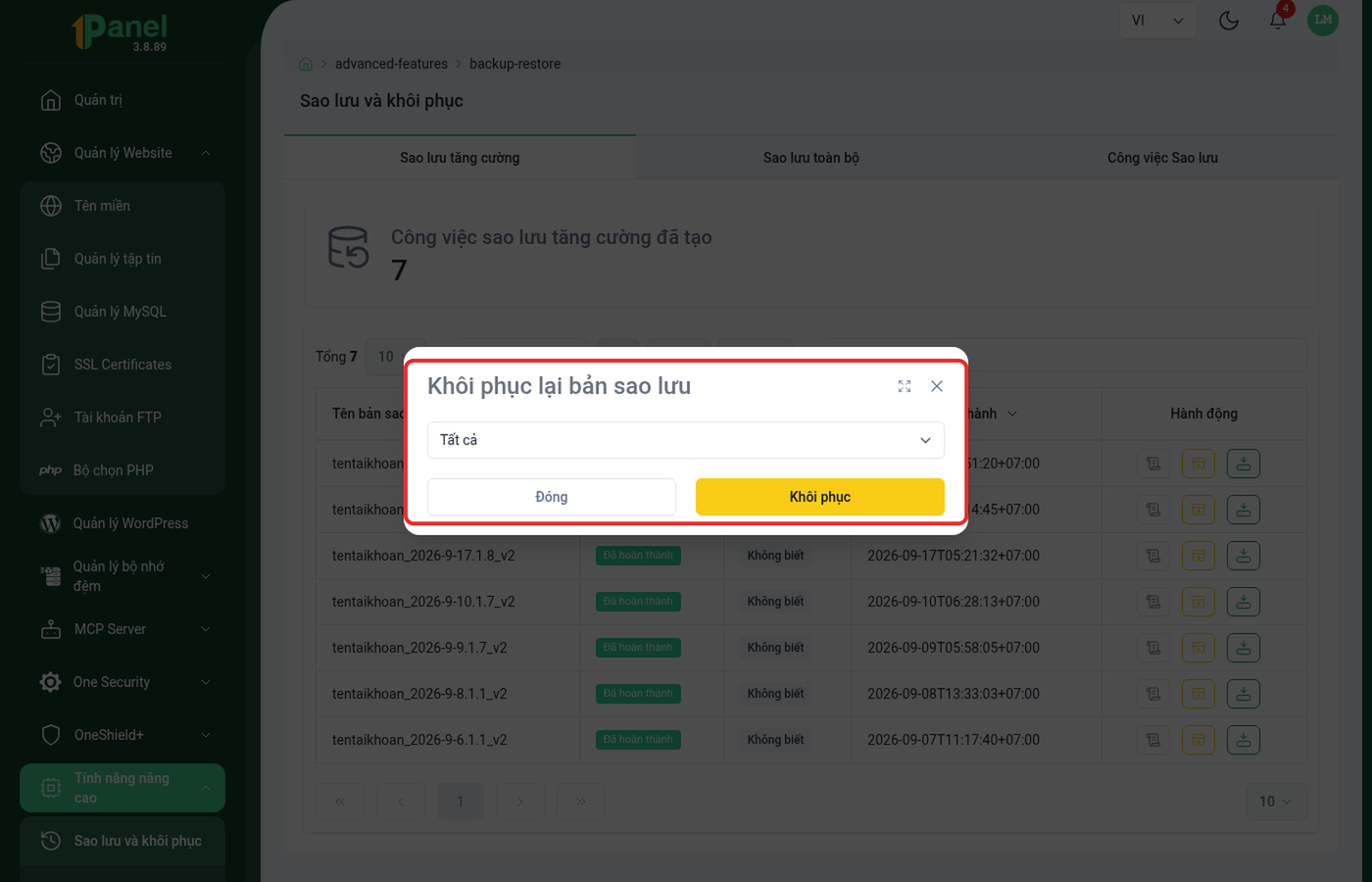 Hộp thoại Khôi phục lại bản sao lưu trên OnePanel, khoanh đỏ toàn bộ dropdown và 2 nút Đóng/Khôi phục