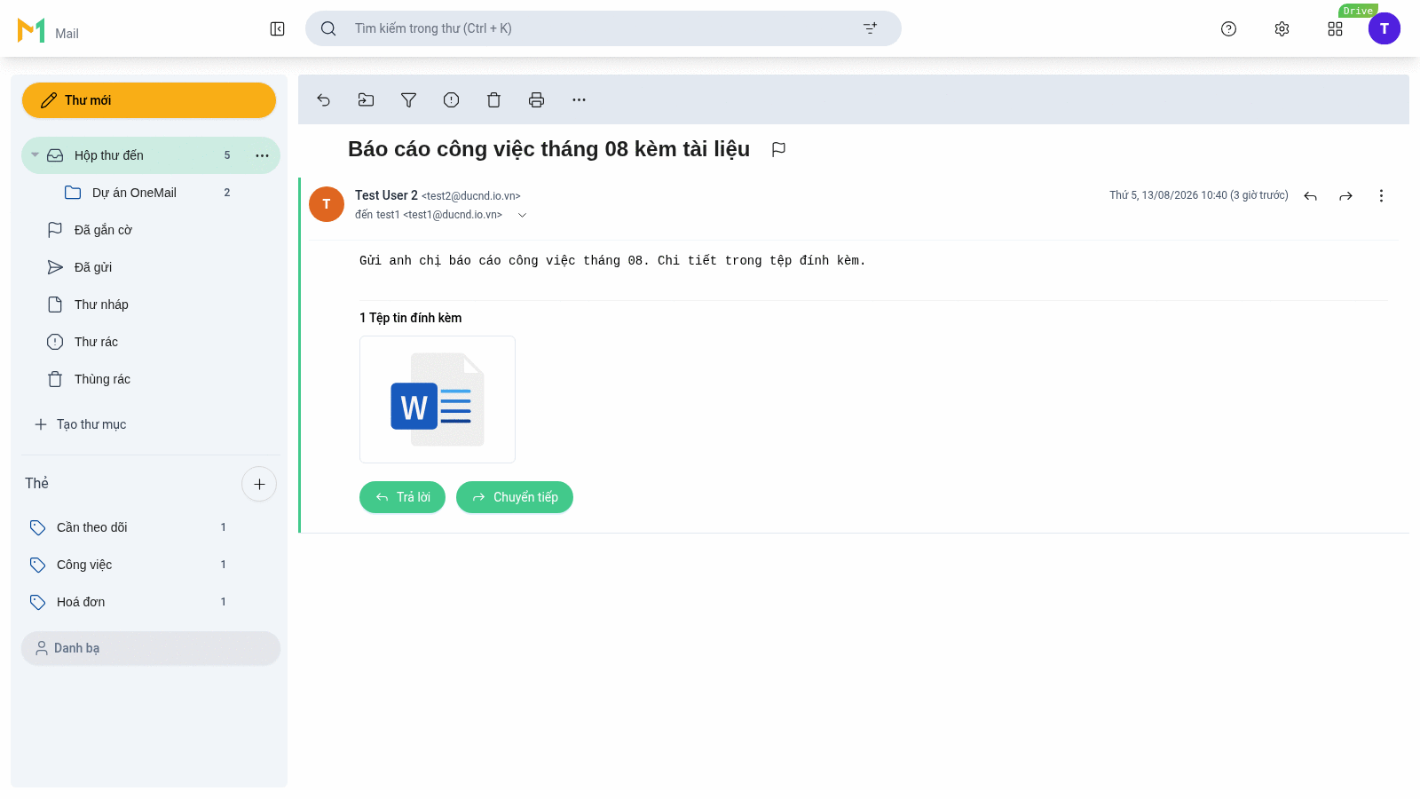 Thư Báo cáo công việc tháng 08 kèm tài liệu đang mở với khối 1 Tệp tin đính kèm: thẻ tệp bao-cao-thang.docx 4.30 KB kèm biểu tượng Word và các nút tải xuống, bên dưới là nút Trả lời và Chuyển tiếp